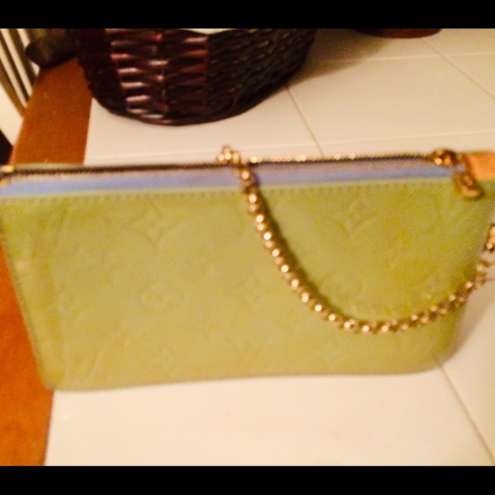 Louis Vuitton pouchette